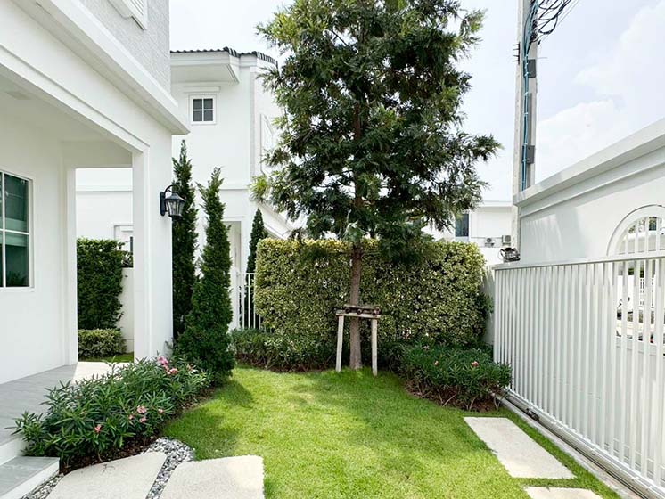 House with Shared Pool in Bangnatrad 